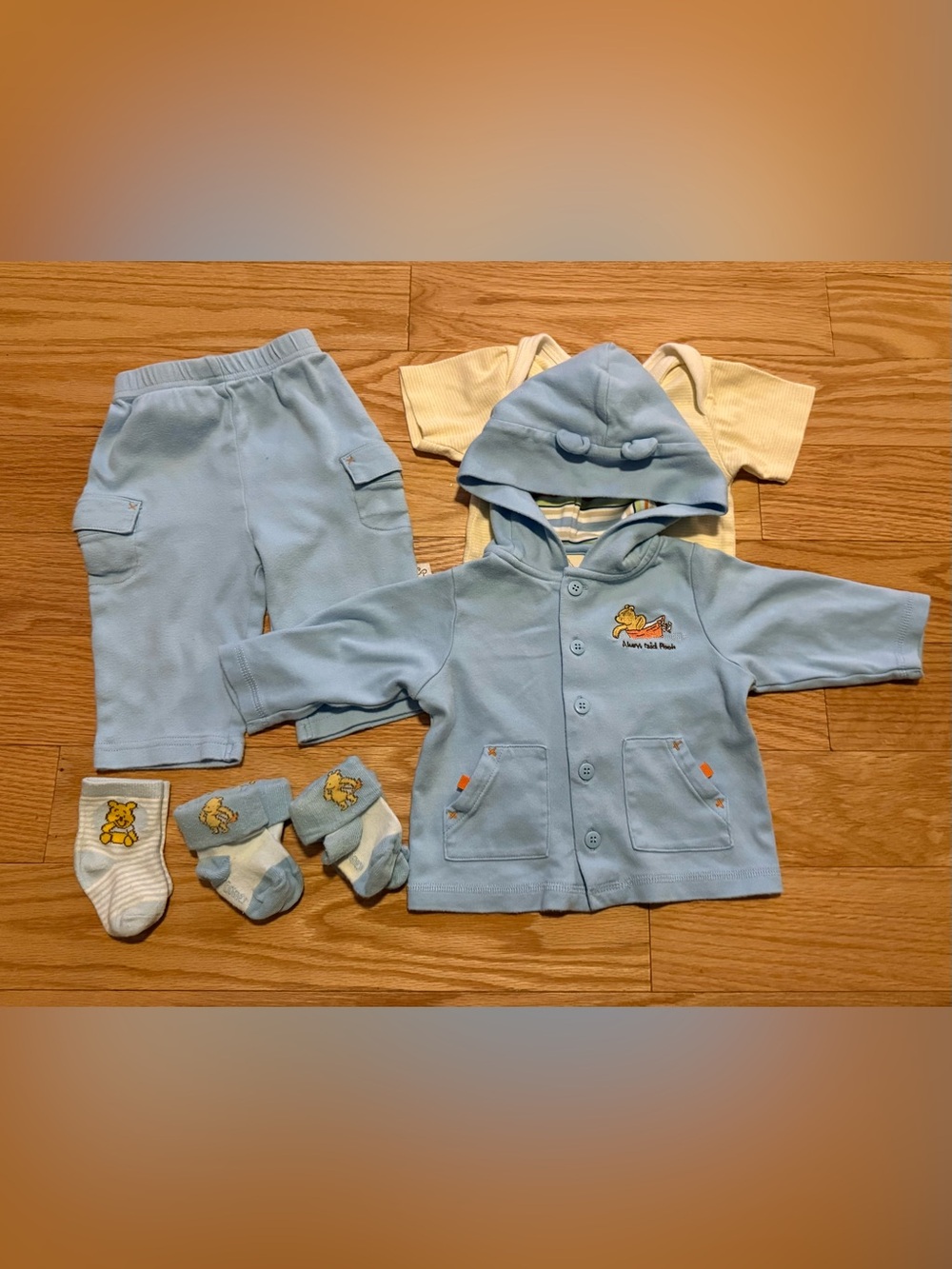 Disney vintage classic Winnie the Pooh 3 piece with matching socks 6-9 mos